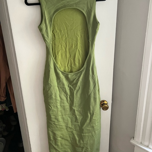 Green midi length dress with open back - Picture 2 of 3